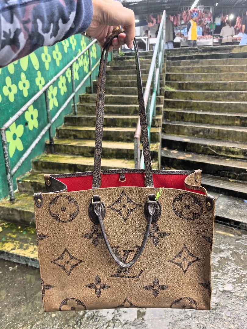 Louis Vuitton giant reverse monogam (Category: Luxury Bags & Wallets) located in Baguio. Submitted by ashzachary (Listing ID 1460325578, Image 2). Description: Louis Vuitton giant reverse canvas Condition :Excellent condition Color rate 10/10 Size :Medium to large No issues No flaws Super ganda sa personal Pm. More details Good quality Plsss 📌No Bogus 📌No return MOP What you see is what you get PALAWAN, CEBUNA GCASH AND BDO Reminder😊 We're sel