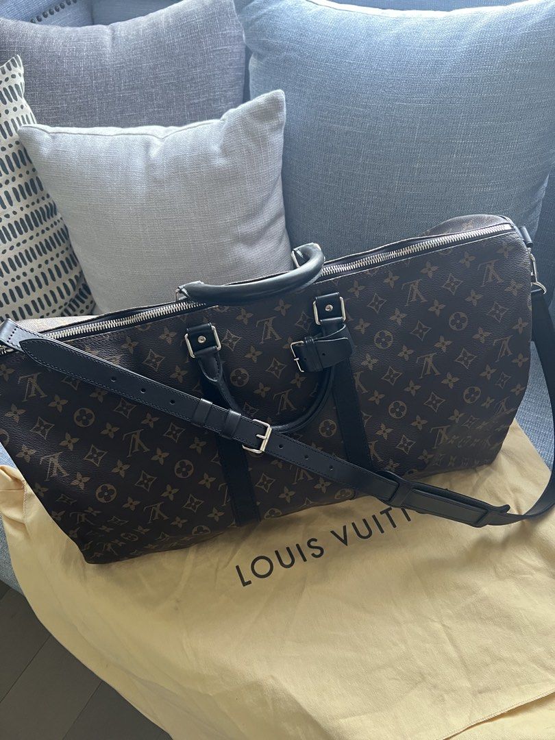 Louis Vuitton Keepall Bandoulière 55 Monogram Canvas (Category: Luxury Bags & Wallets) located in Muntinlupa City. Submitted by goodsbymjp (Listing ID 1460506752, Image 2). Description: - Classic Louis Vuitton Keepall Bandoulière 55 - Iconic Monogram canvas with sleek black leather trim - Spacious interior ideal for weekend getaways or extended travel - Comes with both comfortable handles and an adjustable shoulder strap - Authenticity is guarant