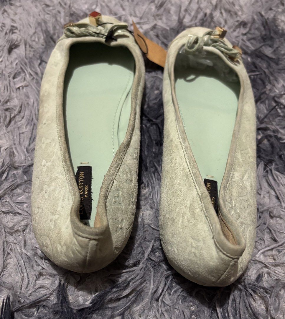 Louis Vuitton Monogram (Category: Sneakers & Footwear) located in Legazpi City. Submitted by thesource052 (Listing ID 1460496273, Image 2). Description: lv monogram vintage Ballerina Size 40 No issues Needs cleaning only .