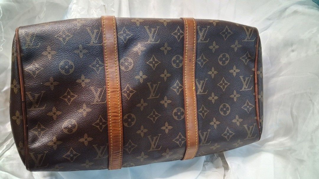 Louis Vuitton Monogram Keepall 55 Duffle Bag (Category: Luxury Bags & Wallets) located in Taguig. Submitted by divine_kitty (Listing ID 1460497931, Image 3). Description: - Classic Louis Vuitton Keepall 55 - Monogram canvas with vachetta leather trim - Zipper closure - Handles have creasing and wear - Ideal travel bag - Approximate dimensions: 21.7" x 12.2" x 9.4".