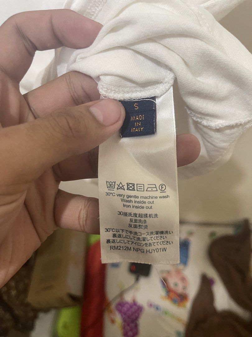 Louis Vuitton Tee (Category: Activewear) located in Tuguegarao City. Submitted by elyks11 (Listing ID 1460325979, Image 3). Description: GOOD AS NEW PA SOLID NEED WASH.