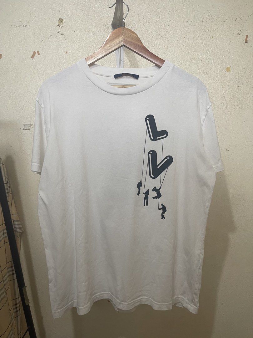 Louis Vuitton Tee (Category: Activewear) located in Tuguegarao City. Submitted by elyks11 (Listing ID 1460325979, Image 1). Description: GOOD AS NEW PA SOLID NEED WASH.