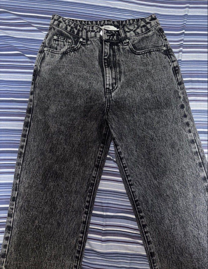 Love Bonito Acid Wash (Category: Jeans) located in Cainta. Submitted by declutteringprelovedbyzelle (Listing ID 1460404196, Image 1). Description: Never been used. No tag. Size too small for me.