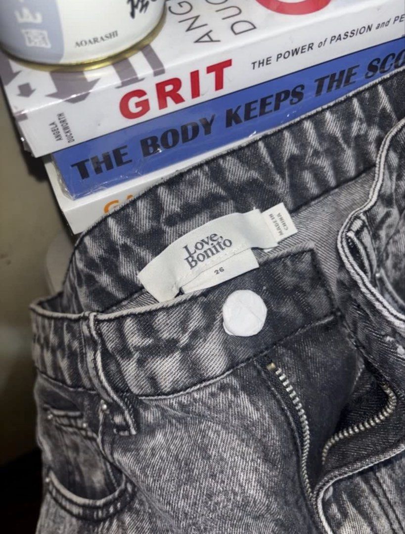 Love Bonito Acid Wash (Category: Jeans) located in Cainta. Submitted by declutteringprelovedbyzelle (Listing ID 1460404196, Image 2). Description: Never been used. No tag. Size too small for me.