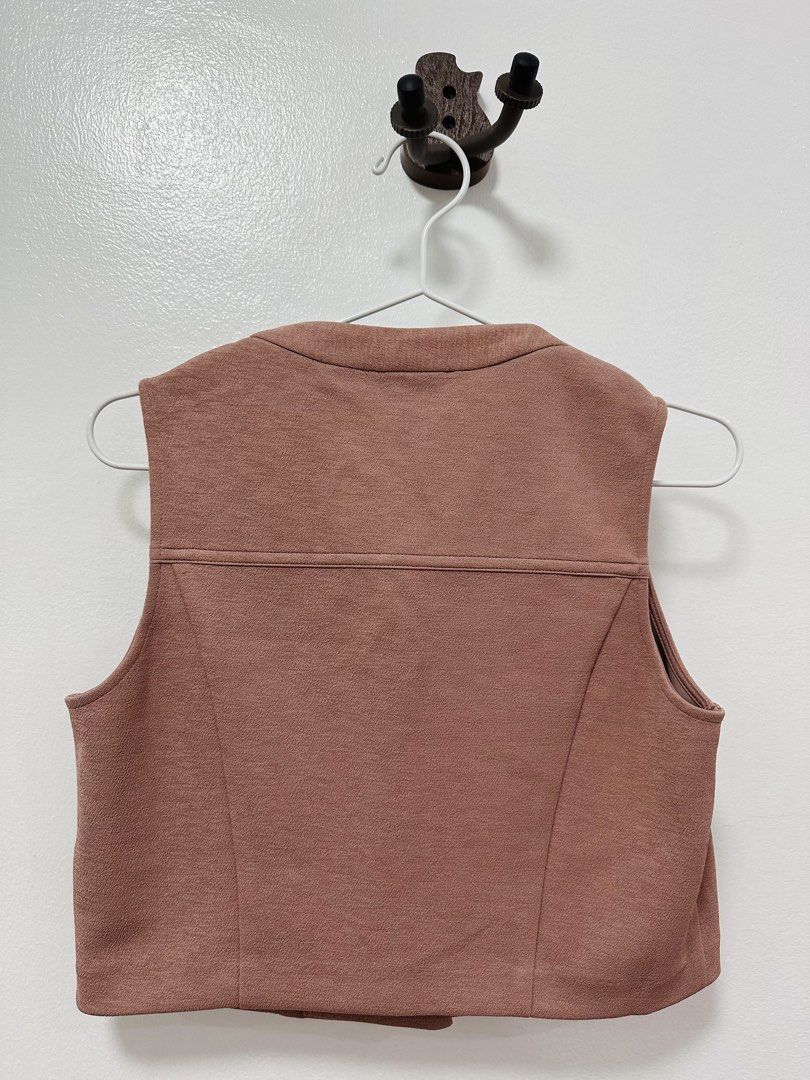 Love Bonito Pink Vest (Category: Sleeveless) located in Paranaque City. Submitted by kokoclosets (Listing ID 1460466838, Image 2). Description: Bought in Love Bonito Hong Kong! Never worn😊.