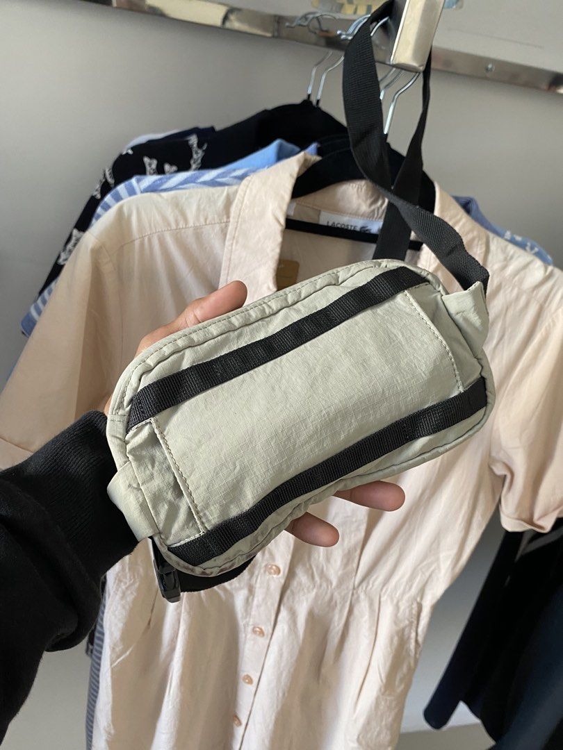 Lululemon (Category: Shoulder Bags) located in Bago City. Submitted by miggy2828 (Listing ID 1460351582, Image 3). Description: Lululemon Condition: Excellent Issue: Color transfer washable .