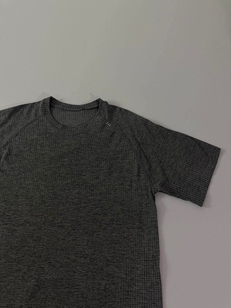 LULULEMON (Category: Tshirts & Polo Shirts ) located in Guagua. Submitted by sweetboyy (Listing ID 1460456165, Image 3). Description: LULULEMON EXCELLENT CONDITION / NO ISSUE SIZE LARGE ON TAG / DIMES L30 W23.
