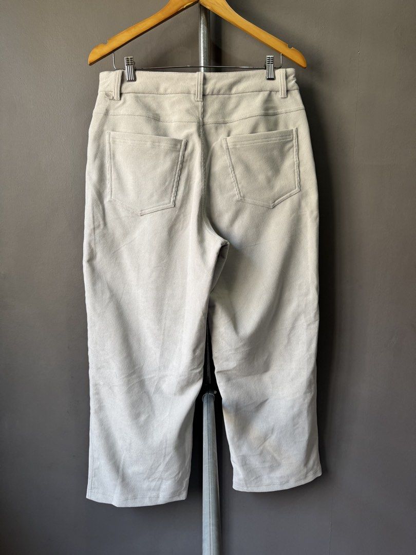 Lululemon - Corduroy wide Pants (Category: Activewear) located in Cabuyao City. Submitted by _streetflavor (Listing ID 1460335800, Image 2). Description: Lululemon - Corduroy wide Pants Excellent Size: 31 on tag Fits 32-33 Length: 38 Leg open: 10 -899 pesos Dm.