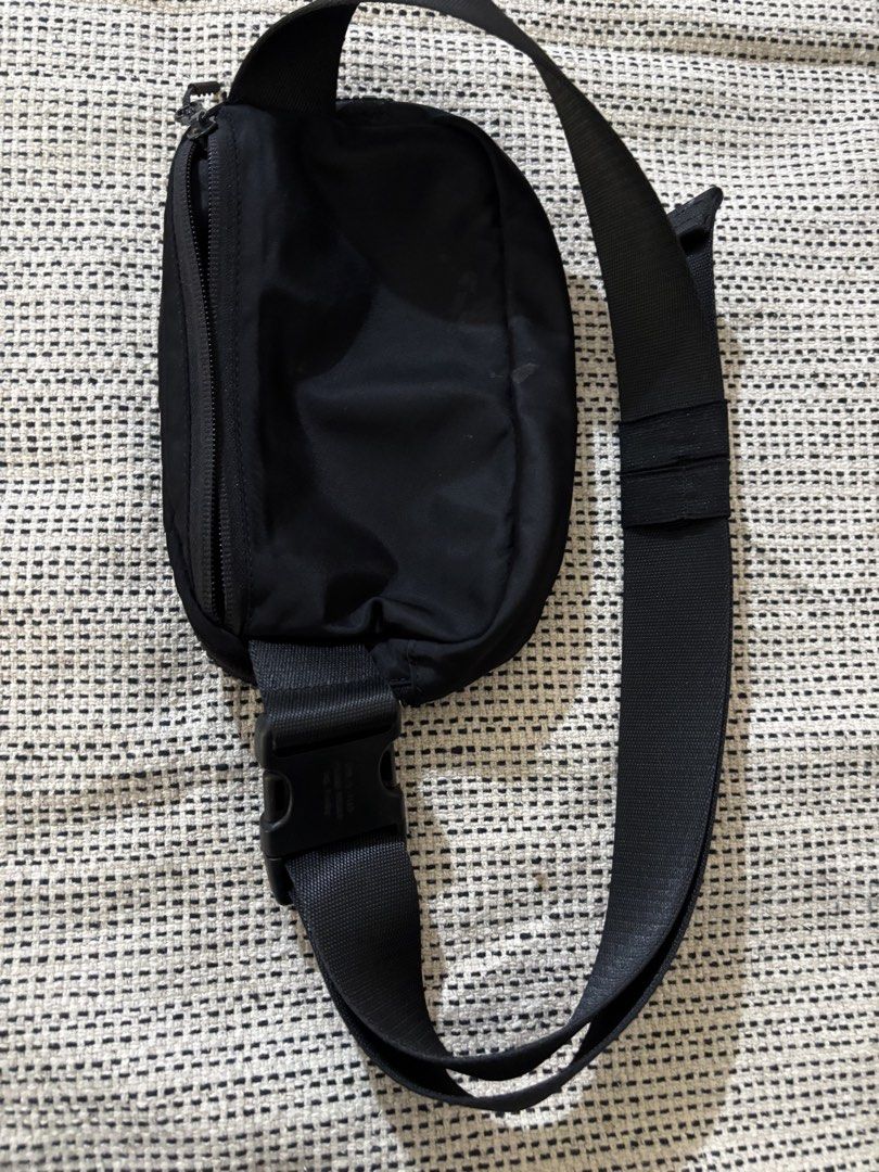 ORIGINAL AUTHENTIC LEGIT|Lululemon Everywhere Belt Bag Black OSFA (Category: Cross-body Bags) located in Makati City. Submitted by bcbcbcbee (Listing ID 1460414264, Image 3). Description: - Lululemon Everywhere Belt Bag in Black - Adjustable strap with UTX-FLEX buckle - Main zippered compartment with interior mesh pocket - Ideal for everyday use and travel - Versatile and practical design.