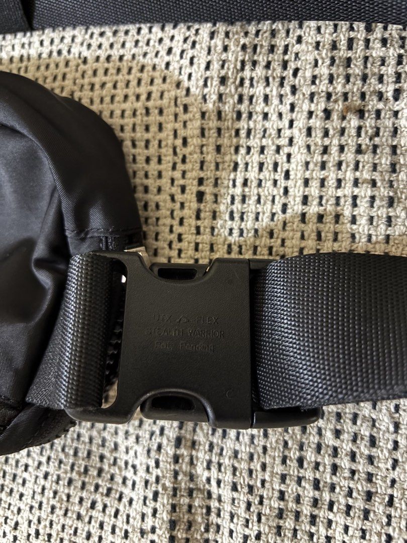 ORIGINAL AUTHENTIC LEGIT|Lululemon Everywhere Belt Bag Black OSFA (Category: Cross-body Bags) located in Makati City. Submitted by bcbcbcbee (Listing ID 1460414264, Image 2). Description: - Lululemon Everywhere Belt Bag in Black - Adjustable strap with UTX-FLEX buckle - Main zippered compartment with interior mesh pocket - Ideal for everyday use and travel - Versatile and practical design.