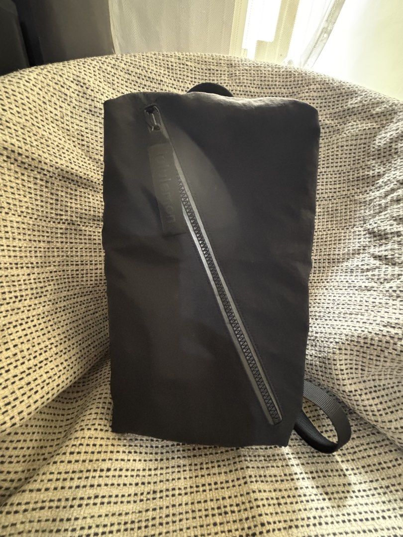 ORIGINAL AUTHENTIC LEGIT |Lululemon Fast Track Bag 1st Release (Category: Sling Bags) located in Makati City. Submitted by bcbcbcbee (Listing ID 1460416597, Image 1). Description: - Lululemon Everywhere Belt Bag - Color: Black - Material: Nylon - Features: Main zippered compartment, exterior zippered pocket - Strap: Adjustable - Ideal for: Everyday use, workouts - Condition: Clean and ready for a new owner.