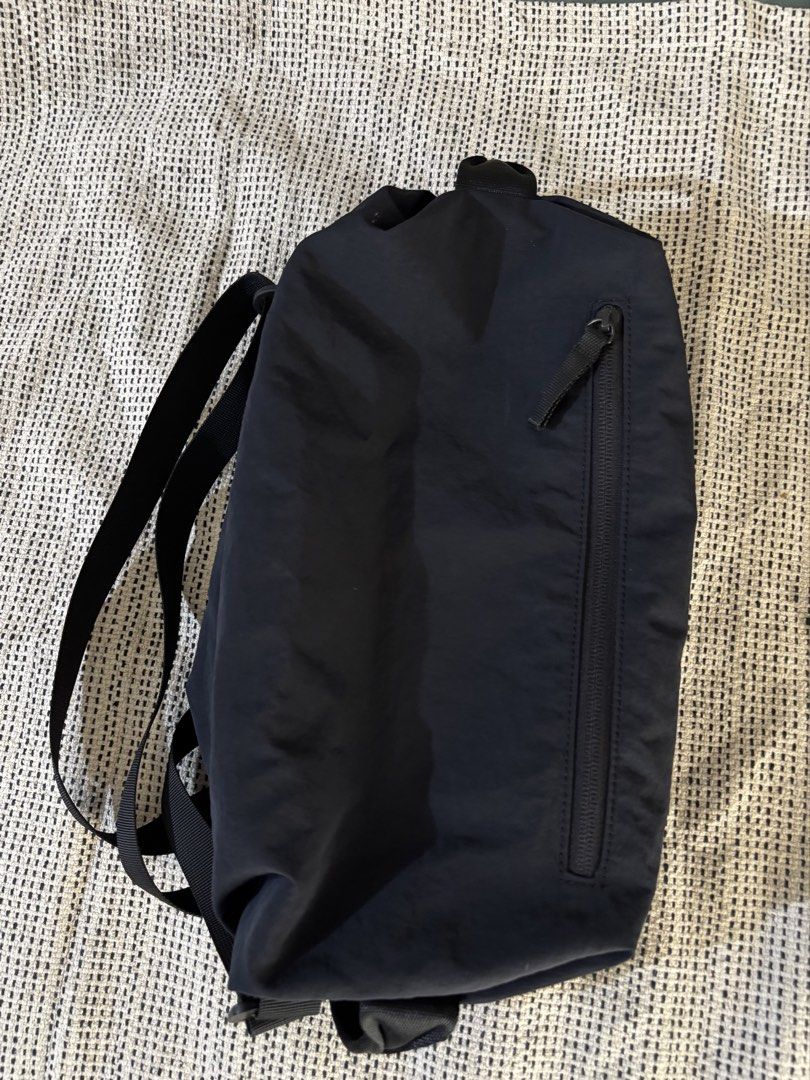 ORIGINAL AUTHENTIC LEGIT |Lululemon Fast Track Bag 1st Release (Category: Sling Bags) located in Makati City. Submitted by bcbcbcbee (Listing ID 1460416597, Image 3). Description: - Lululemon Everywhere Belt Bag - Color: Black - Material: Nylon - Features: Main zippered compartment, exterior zippered pocket - Strap: Adjustable - Ideal for: Everyday use, workouts - Condition: Clean and ready for a new owner.