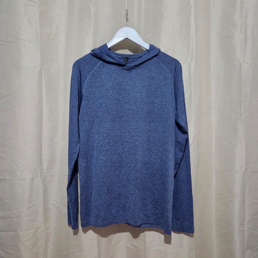 LULULEMON MEN SIZE M (Category: Activewear) located in Santiago. Submitted by fromboxes (Listing ID 1460435583, Image 1). Description: Like new Ships thru J&T Isabela North Luzon Shipping Nationwide No rush shipping 😊😊.