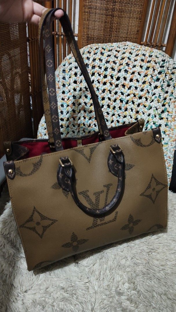 LV (Category: Tote Bags) located in Cebu City. Submitted by lumaynojes00490 (Listing ID 1460443213, Image 3). Description: excellent condition .