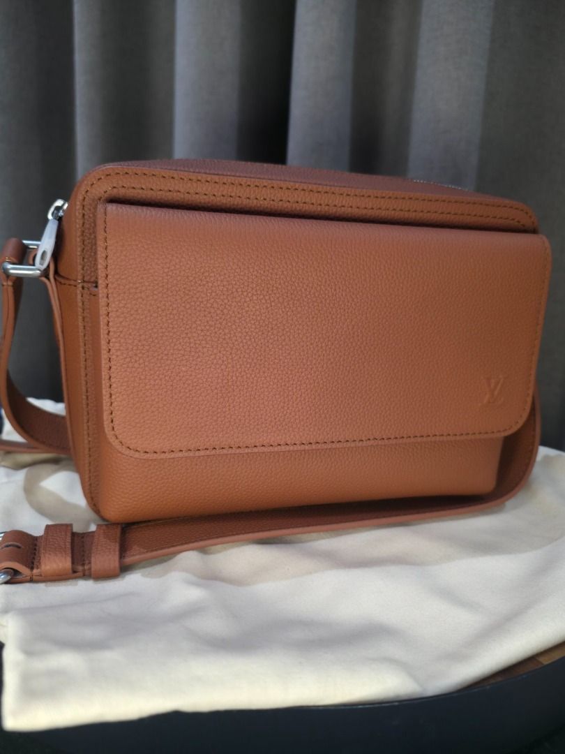 LV Aerogram Messenger Bag - Tan (Category: Sling Bags) located in Dasmarinas. Submitted by thebagdetox (Listing ID 1460425624, Image 2). Description: BOARDING MESSENGER — TAN 🤎 Minimalist, sleek & effortlessly stylish. Perfect everyday messenger in a versatile tan shade. • Tan • Adjustable strap • Spacious & practical • Great for everyday or travel.