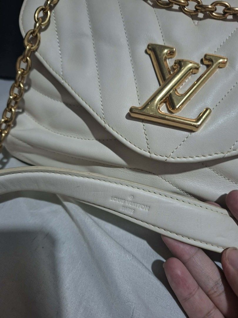 LV sling bag (Category: Luxury Bags & Wallets) located in Baguio. Submitted by silent_brianjosh (Listing ID 1460446438, Image 2). Description: .