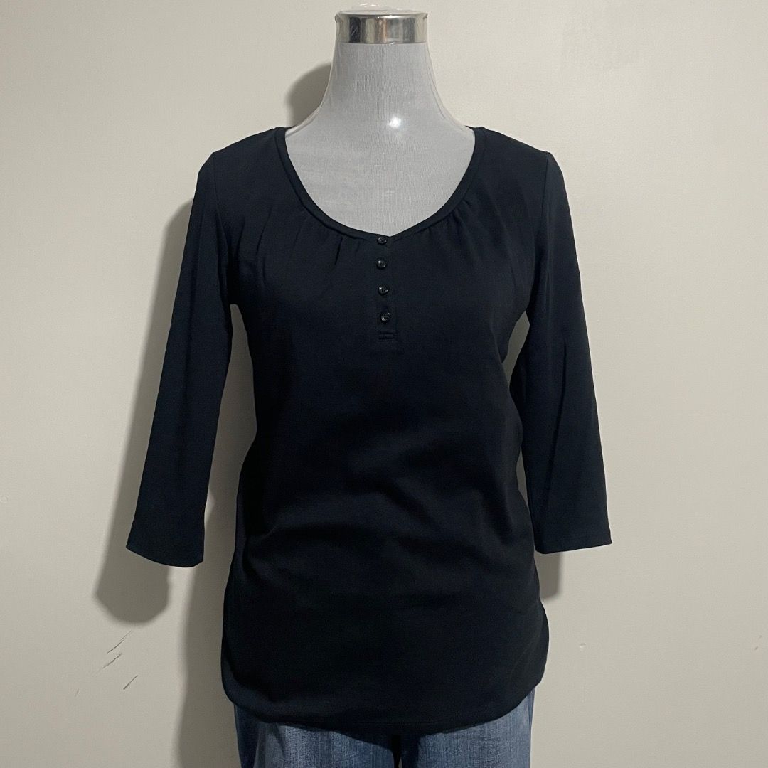 L-XL Uniqlo 3/4 Sleeves (Category: Longsleeves) located in Bacolor. Submitted by chicn_classy (Listing ID 1460370331, Image 3). Description: .