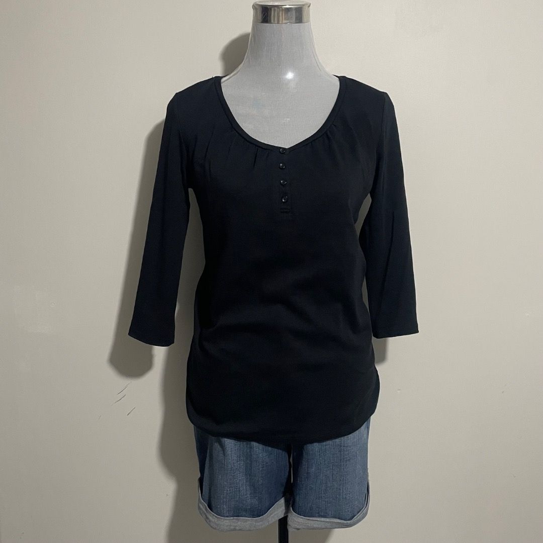 L-XL Uniqlo 3/4 Sleeves (Category: Longsleeves) located in Bacolor. Submitted by chicn_classy (Listing ID 1460370331, Image 2). Description: .