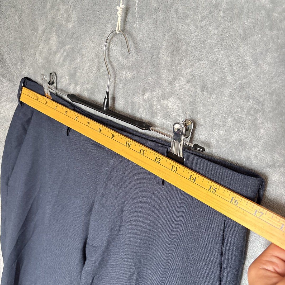 M- UNIQLO Navy Slim Fit Pants (Category: Luxury Apparel) located in Tuguegarao City. Submitted by past10 (Listing ID 1460488141, Image 2). Description: .