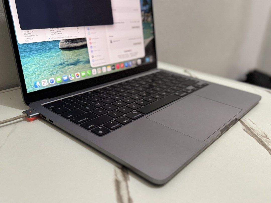 Macbook Air m2 2022 (Category: Laptops & Notebooks) located in Manila. Submitted by gerbie0696 (Listing ID 1460500472, Image 3). Description: Apple MacBook Air M2 2022 Price: 41,990 pesos only Condition: Secondhand Best price guaranteed ♥️ Specification: ▪️Model : Apple MacBook Air M2 2022 ▪️Processor : Apple M2 Chip ▪️Storage: 256 GB SSD ▪️Memory : 8GB LPDDR5 ▪️Display:13.6” (2560 x 1664) Retina Display 🌟Complete software apps ready to use. 🌟W