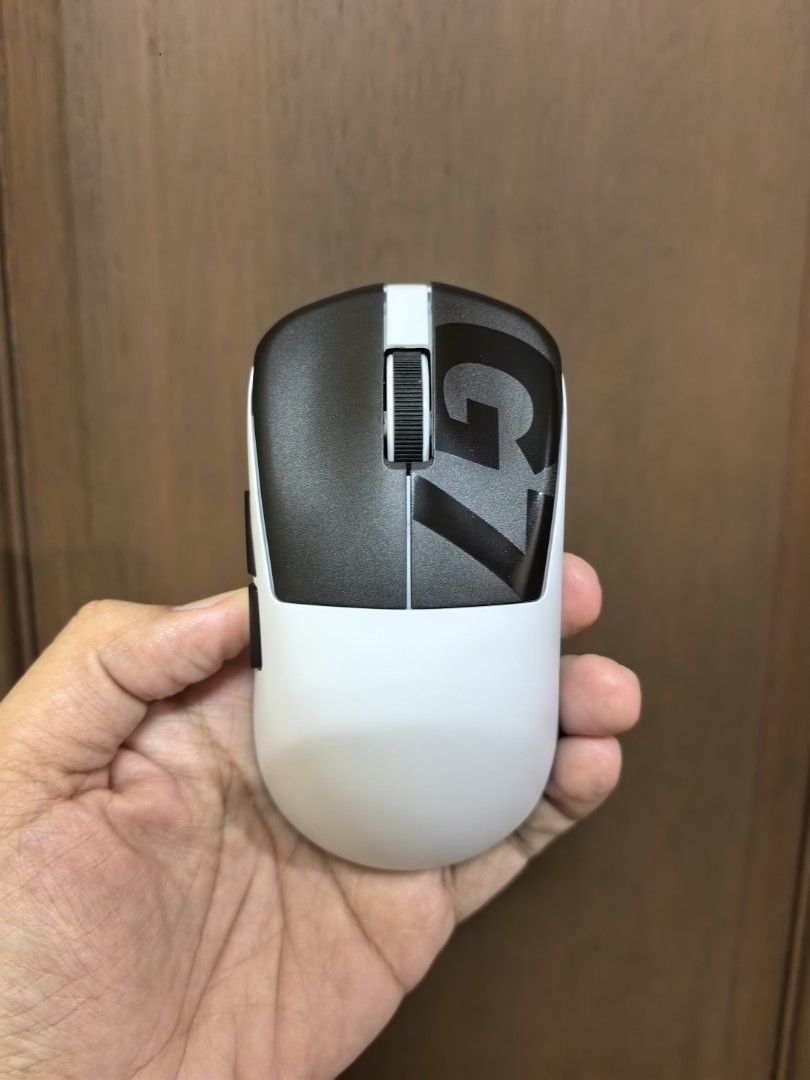 Machenike G7 wireless gaming mouse (Category: Mouse & Mousepads) located in Quezon City. Submitted by unboxingtito (Listing ID 1460443625, Image 1). Description: Machenike G7 wireless gaming mouse .