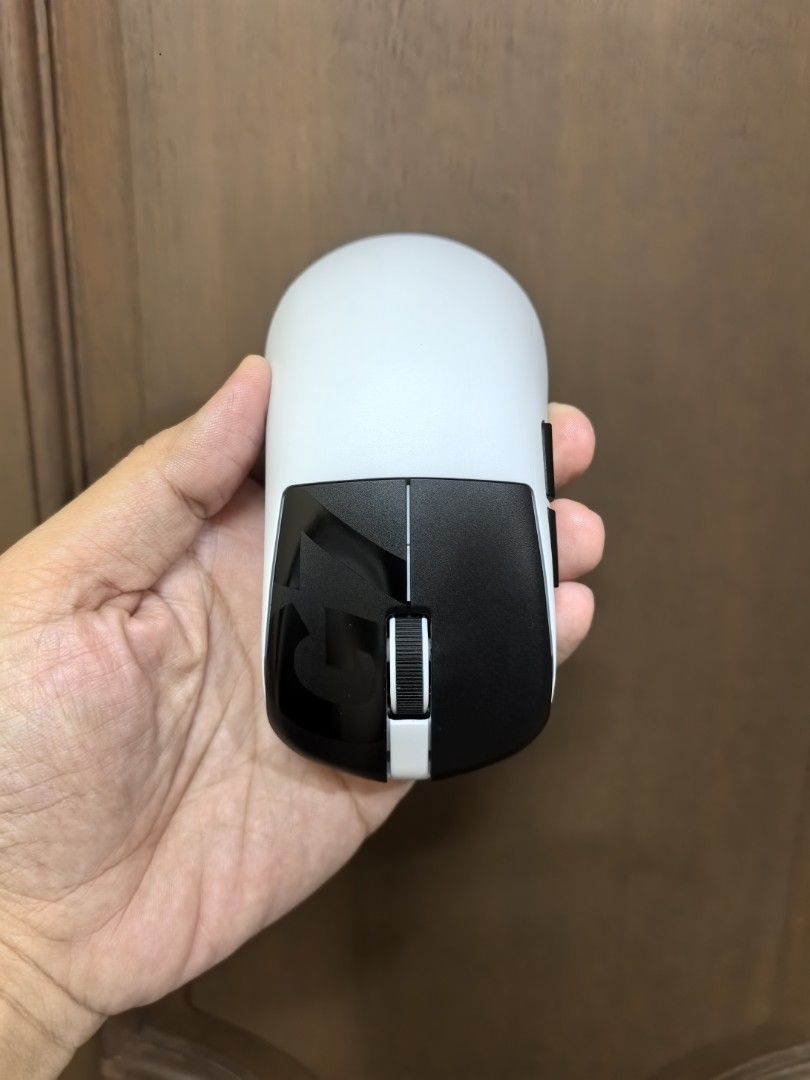Machenike G7 wireless gaming mouse (Category: Mouse & Mousepads) located in Quezon City. Submitted by unboxingtito (Listing ID 1460443625, Image 2). Description: Machenike G7 wireless gaming mouse .