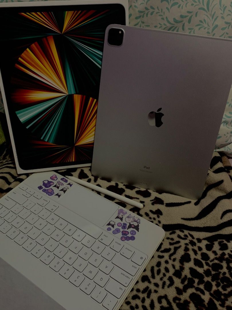 magic keyboard for ipad pro 5th gen 12.9” (Category: Computer Keyboard) located in Caloocan City. Submitted by wisemountain.8cd925 (Listing ID 1460444558, Image 2). Description: white magic keyboard for ipad.