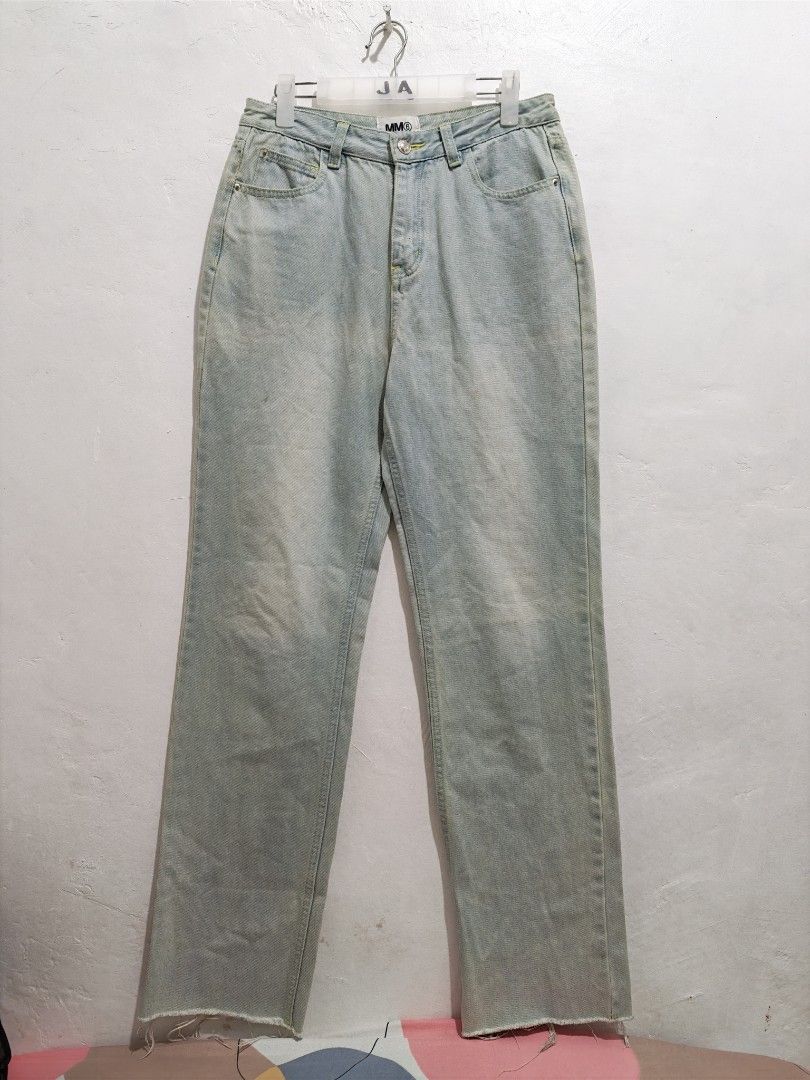 MAISON MARGIELA PANTS (Category: Jeans) located in Pili. Submitted by janrypalmerodelima (Listing ID 1460433381, Image 2). Description: MAISON MARGIELA PANTS DIMES: W29.5 L42 LO8 CONDITION: VERY GOOD COLOR RATE: 9.5/10 ISSUE: NEED WASH MINIMAL SIGN OF USAGE.