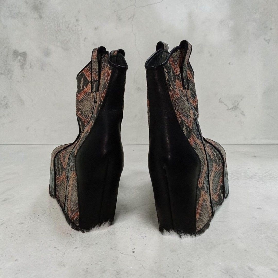Maison Mihara Yasuhiro - Python Skin - Open Toe - Platform Leather (Category: Wedges) located in Manila. Submitted by kinstugi.pieces (Listing ID 1460401024, Image 3). Description: SHOES ONLY Sizes: EU 40 UK 6 US Men's 7.5 US Women's 9.5 CM 25 Origin: Japan Materials: Leather 100% Authenric Color Rate: 9-10 Condition: 9-10 Presentable to Use Shoulder Shipping fee.