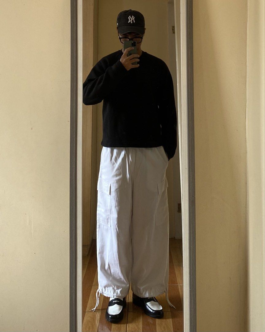 Make style baggy wide leg cargo pants white (Category: Jeans) located in Rizal. Submitted by Thethriftgood (Listing ID 1460487742, Image 2). Description: Make style baggy wide leg cargo pants white - unisex Model height - 5’9 size: small dimensions: waist - 30 fit 32 length - 38 leg op - 12 10/10 condition | issue: none Php: 1,200.