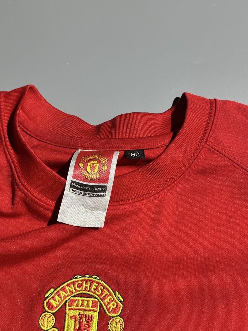 MANCHESTER UNITED OFFICAL JERSEY (Category: Formal Shirts) located in Makati City. Submitted by js.street.finds (Listing ID 1460373711, Image 3). Description: DIMES 20.5/26.5.