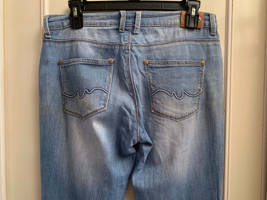MANGO Claudia Jeans Size 6 ( 15x36) (Category: Jeans) located in Calapan. Submitted by shakalak2 (Listing ID 1460451214, Image 2). Description: Size 6 ( 16x36) Rise 8/Hem 7 Pinhole sa corner ng pocket button ( refer to last photo).