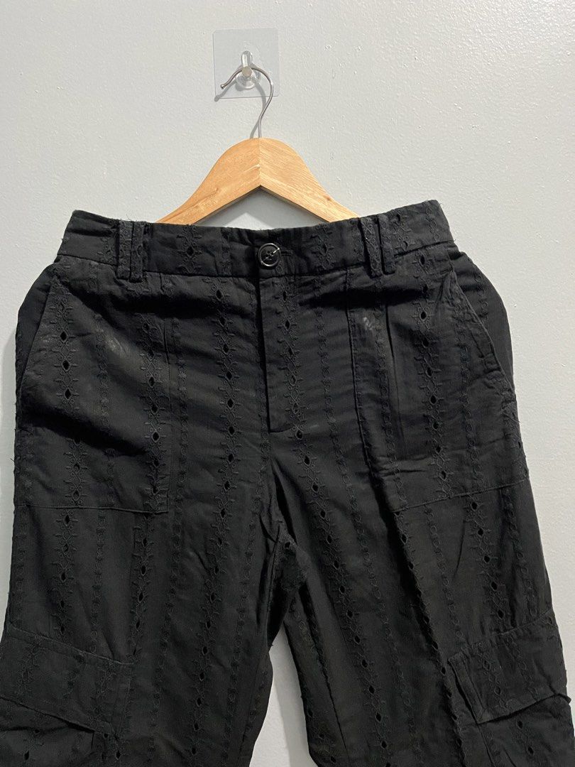 Mango Oslo Black Cargo Pants (Category: Other Bottoms) located in Manila. Submitted by mkjah (Listing ID 1460342679, Image 2). Description: Mango Oslo Black Cargo Pants Eyelet design Size: US 4 (W) 26-30 (L) 39 (Lo) 8.5 Good Condition Color may vary due to lighting Ready to wear 🧼 Price 400 plus shipping Please manage your expectations before placing your order. There may be slight differences in color between the actual product and photos poste