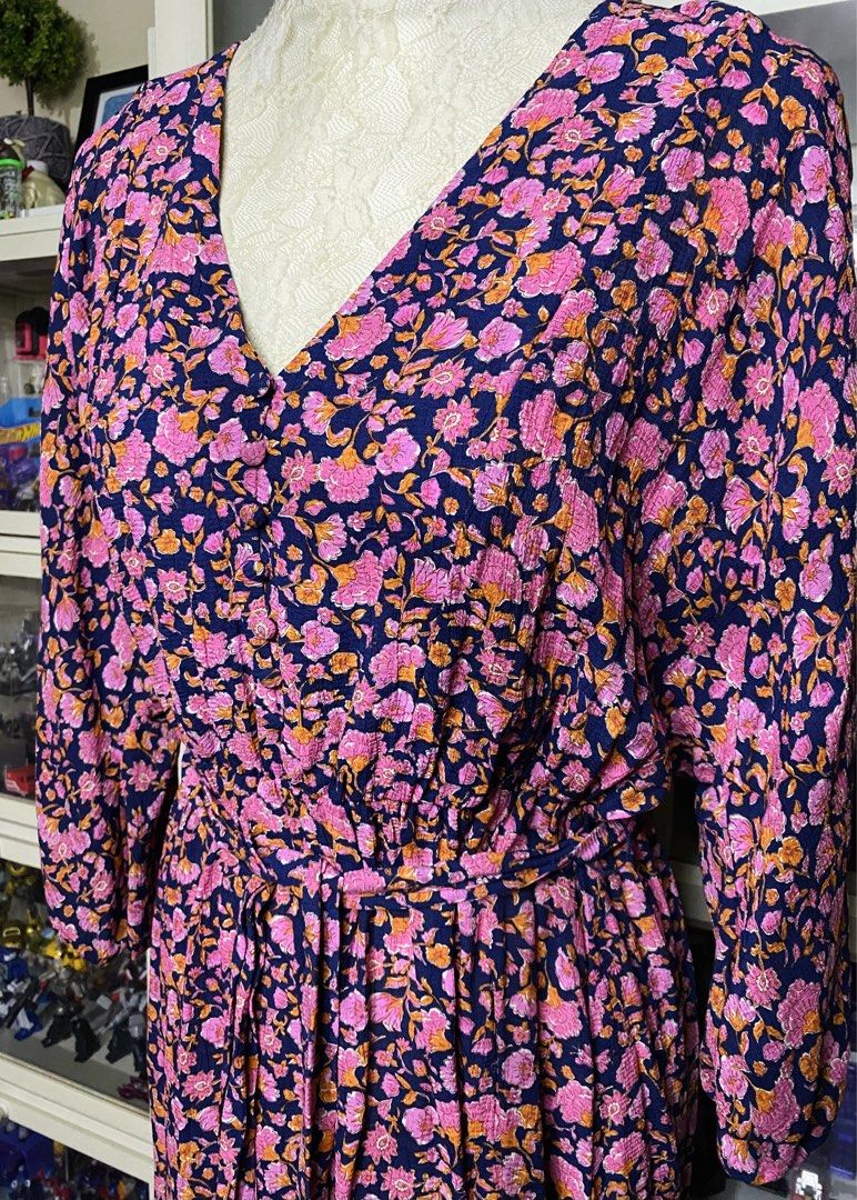 Mango Short belted dress (Category: Dresses) located in Manila. Submitted by glen_n (Listing ID 1460491221, Image 3). Description: Original Mango Short belted dress Size: Small ( fit up to medium size) Worn 1-2x only Originally bought for 1,600 .