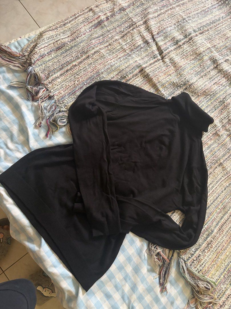 Mango turtleneck long sleeve (Category: Longsleeves) located in Subic. Submitted by jjoyari (Listing ID 1460306917, Image 1). Description: Bought at mango store size small to med .