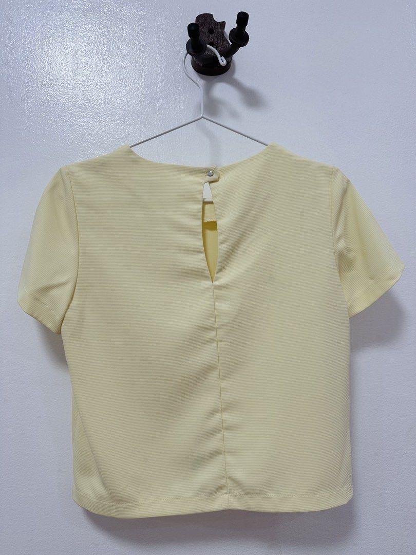 Mango Yellow Blouse (Category: Blouses) located in Paranaque City. Submitted by kokoclosets (Listing ID 1460495885, Image 2). Description: .