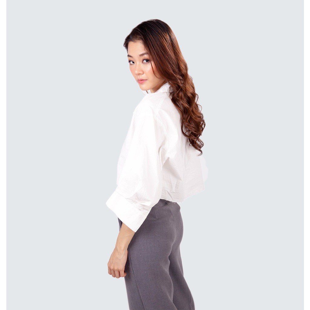Mantou cropped button down (Category: Blouses) located in Cebu City. Submitted by passive.income (Listing ID 1460486162, Image 3). Description: •Used only once.