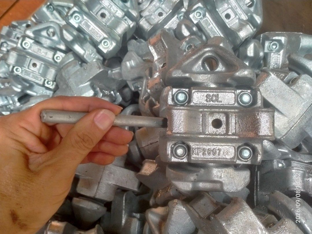 Manual Twistlock for shipping container (Category: Home Improvement Tools & Accessories) located in Manila. Submitted by cde.manila (Listing ID 1460370962, Image 3). Description: New stocks Manual Twistlock Hot dip galvanized Left locking Stocks on hand in Manila warehouse.