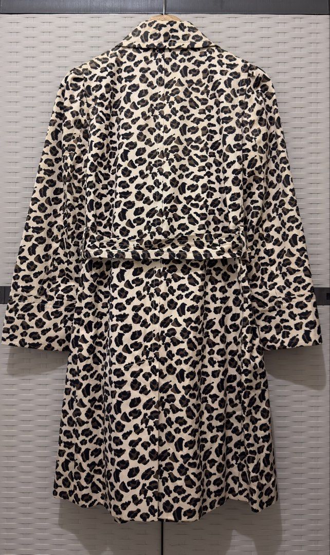 MARC BY MARC JACOBS LEOPARD PRINT BELTED TRENCH COAT (Category: Coats, Jackets and Outerwear) located in Santa Cruz. Submitted by hongkongmarketph (Listing ID 1460486720, Image 3). Description: MARC BY MARC JACOBS LEOPARD PRINT BELTED COAT Authentic 💯 Size medium COLLAR WITH GOLD TRIMMED BUTTON FASTEN TO FRONT TIE BELT TO WAIST SIDE POCKETS LONG SLEEVES JUST ABOVE KNEE LENGTH WITH VENT TO REAR .