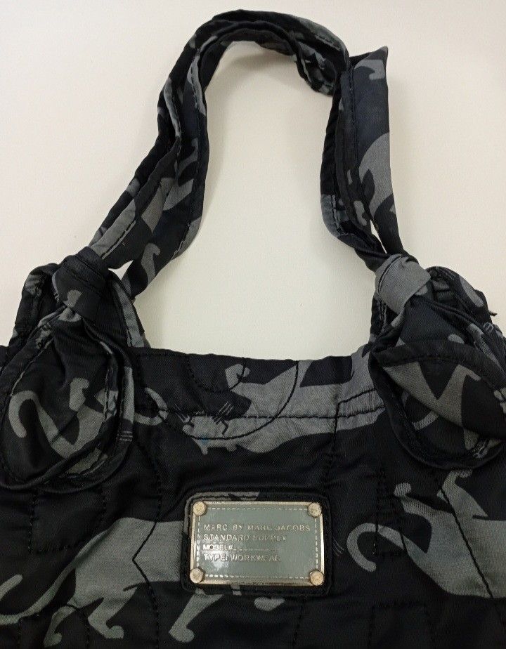 Marc by Marc Jacobs Standard Supply Puffer Tote Bag (Category: Luxury Bags & Wallets) located in Navotas City. Submitted by riyuwi (Listing ID 1460408699, Image 2). Description: PreOwned Likenew Authentic Marc Jacobs Stylish Printed quilted tote bag greyish black Large - Unique tiger print with black and grey camouflage - Interior lining features all-over Marc Jacobs logo - Convenient side pockets - Comfortable top handles - Spacious interior for