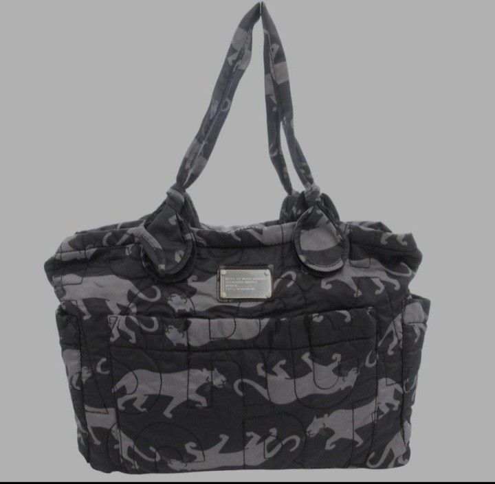 Marc by Marc Jacobs Standard Supply Puffer Tote Bag (Category: Luxury Bags & Wallets) located in Navotas City. Submitted by riyuwi (Listing ID 1460408699, Image 1). Description: PreOwned Likenew Authentic Marc Jacobs Stylish Printed quilted tote bag greyish black Large - Unique tiger print with black and grey camouflage - Interior lining features all-over Marc Jacobs logo - Convenient side pockets - Comfortable top handles - Spacious interior for