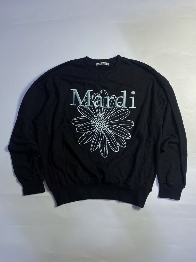 Mardi Mercredi Crewneck (Category: Coats, Jackets and Outerwear) located in Manila. Submitted by streetw1se.ph (Listing ID 1460394326, Image 1). Description: Mardi crewneck boxy type Width:25 Length:26 Shoulder:24 Sleeve length:20.5 Hem:16 adjustable (Measured in inches) - Good as new near bnew -No issue - Embroidered design .