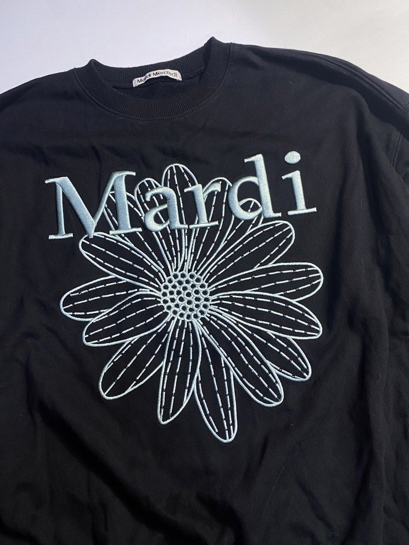 Mardi Mercredi Crewneck (Category: Coats, Jackets and Outerwear) located in Manila. Submitted by streetw1se.ph (Listing ID 1460394326, Image 2). Description: Mardi crewneck boxy type Width:25 Length:26 Shoulder:24 Sleeve length:20.5 Hem:16 adjustable (Measured in inches) - Good as new near bnew -No issue - Embroidered design .