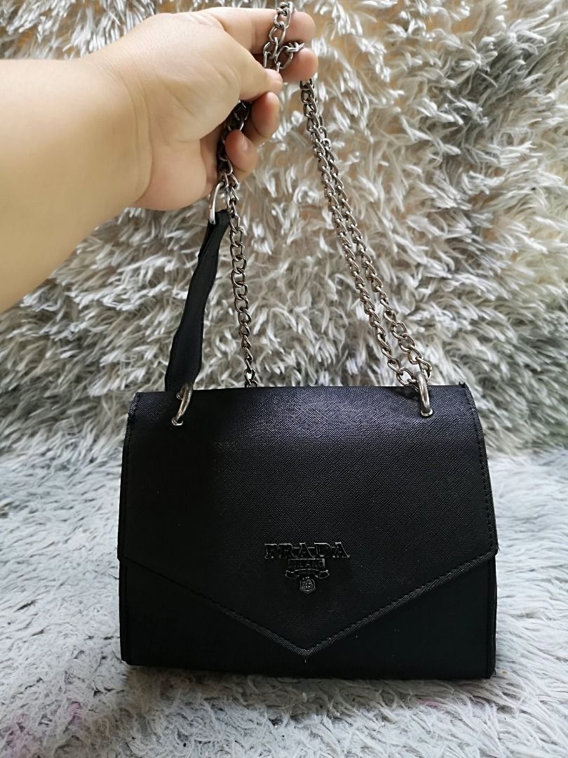 Maroon With Brown Strap Hand Bag (Category: Purses & Pouches) located in Santa Cruz. Submitted by jmy_surplus.2 (Listing ID 1460449744, Image 2). Description: Size ; L - 8 W - 8 Color ; Black Type ; Chain bag Brand ; No brand Material ; Leather Style ; Black Snap Closure Chain bag LR 169 JMY 5 Batch #218.
