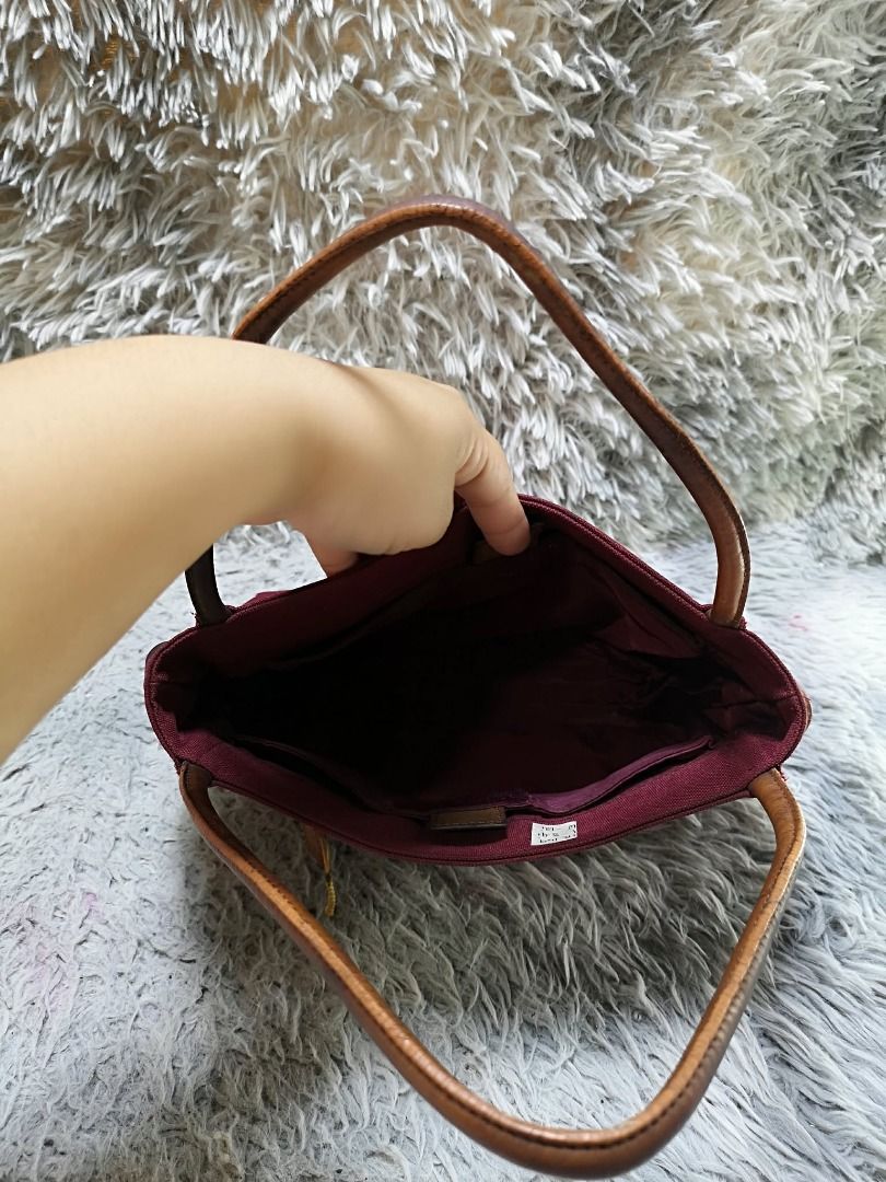 Maroon With Brown Strap Hand Bag (Category: Purses & Pouches) located in Santa Cruz. Submitted by jmy_surplus.2 (Listing ID 1460450601, Image 3). Description: Size ; L -8.4 W - 12 Color ; Maroon Type ; Hand bag Brand ; No brand Material ; nylon Style ; Maroon Hand bag LR 169 JMY 5 Batch #218.