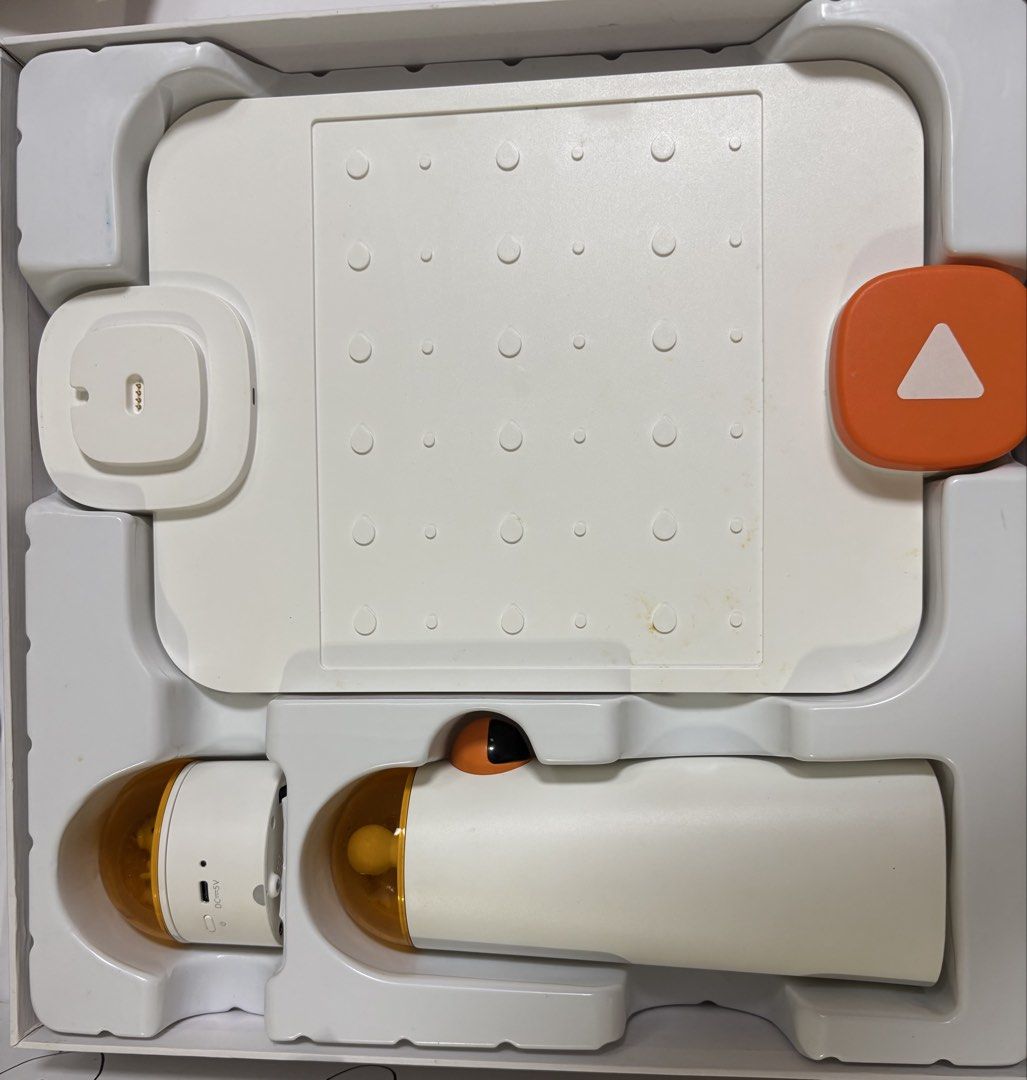 Matalab Coding Set （分類：益智學習玩具）位於 Hong Kong。 由 haichu237 提交（商品編號 1460311980，圖片 3）。簡介： 盒有畫花，但不影響使用， booklet不齊，可自行上官網下載 平日早上8:30左右 九龍塘/荔枝角/鑽石山地面交收 或 星期六 2:15-3:15 觀塘地鐵站 或星期日 3:35-5:00 尖沙咀/尖東站/ 6:00 啟德站 或 sf 到付 有興趣pm Matalab coding set for kids. Includes coding blocks and game boards. Great for learning programming concepts. Comes with two robots and accessories. Fun and educational toy for children aged 4+.。