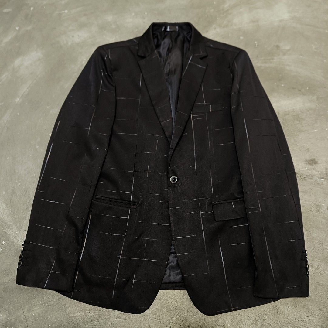 Men's Black Grid Pattern Blazer Jacket (Category: Coats, Jackets and Outerwear) located in Abucay. Submitted by gibz.co (Listing ID 1460405272, Image 2). Description: • All items are ON HAND and ready to be shipped/picked up. • Items are preloved/ukay, so please expect minimal signs of usage unless stated otherwise. • No major issues — good condition unless otherwise indicated in the listing. • Actual color may slightly vary due to lighting and s