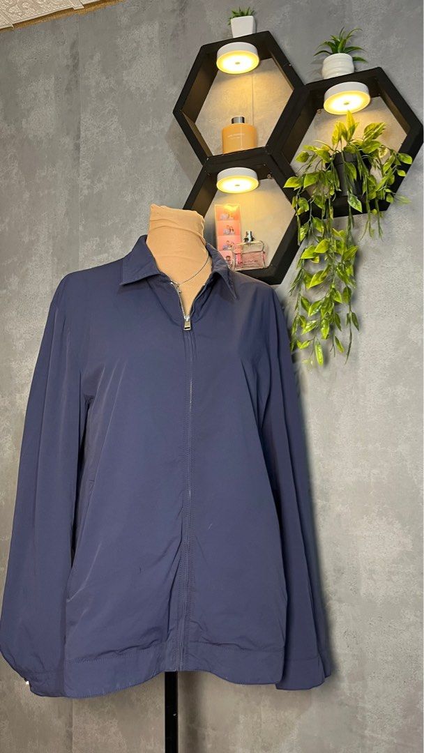 Men's Navy Blue Zip-Up Jacket (Category: Coats, Jackets and Outerwear) located in Manila. Submitted by leerec0s (Listing ID 1460435793, Image 1). Description: .