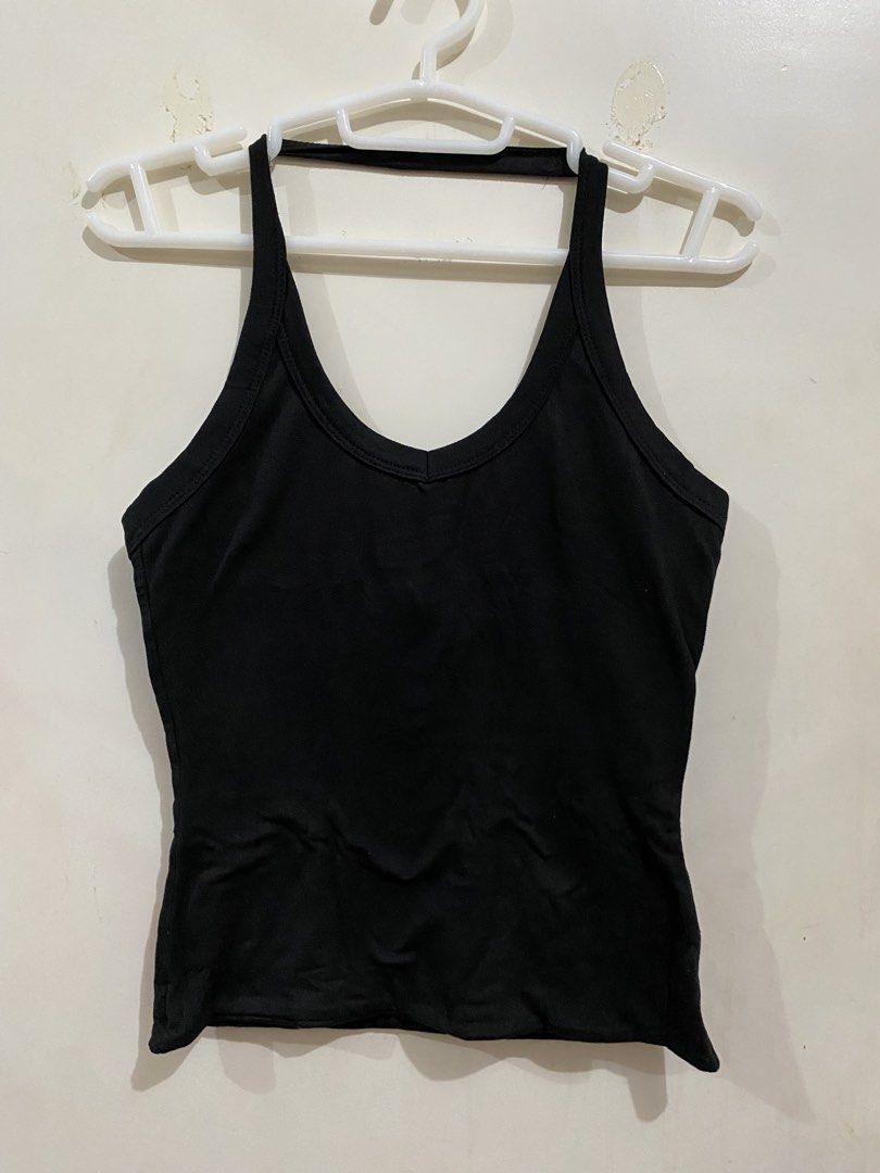 MERA Adelina Halter Top Black (Category: Sleeveless) located in Taguig. Submitted by maly01_ (Listing ID 1460392247, Image 1). Description: dm for inquiries :).