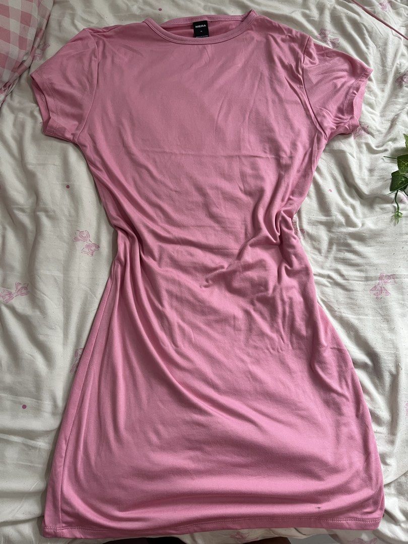Mera pink bodycon dress (Category: Dresses) located in Quezon City. Submitted by heavendeclutter (Listing ID 1460309486, Image 1). Description: .
